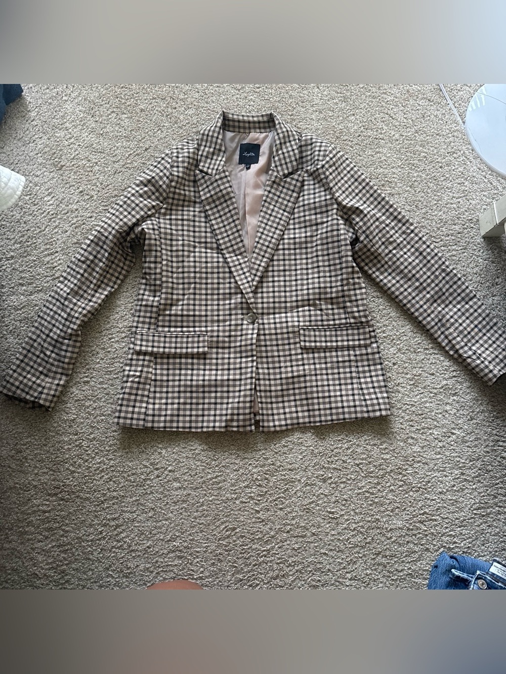 Leighton Beige and Brown Plaid Single-Button Blazer